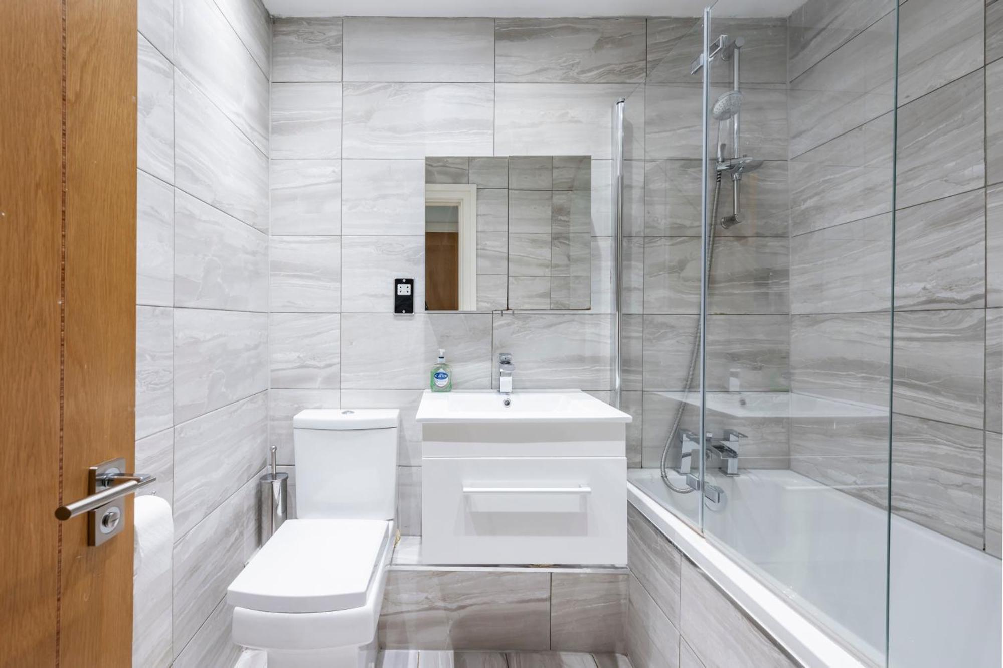 Riverside 2-Bedroom Apartments Λονδίνο Εξωτερικό φωτογραφία